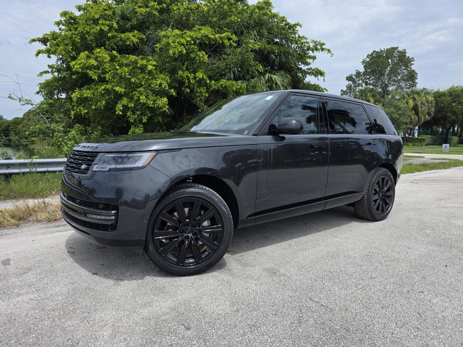 New 2026 Land Rover Range Rover Long Wheelbase SE