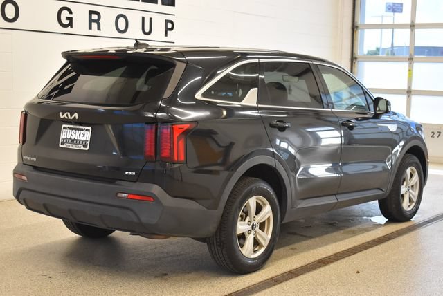 Used 2023 Kia Sorento LX AWD/4WD image 4
