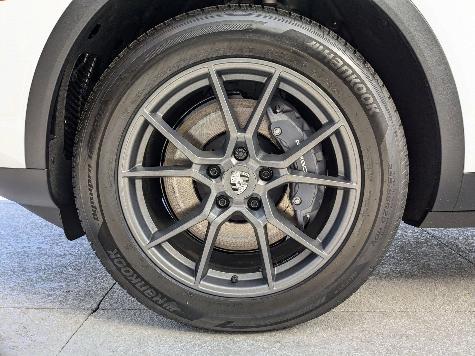 Certified 2025 Porsche Cayenne image 28