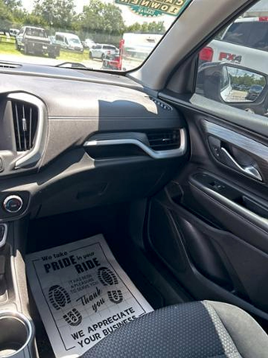 Used 2023 GMC Terrain SLE w/ Elevation Edition image 14