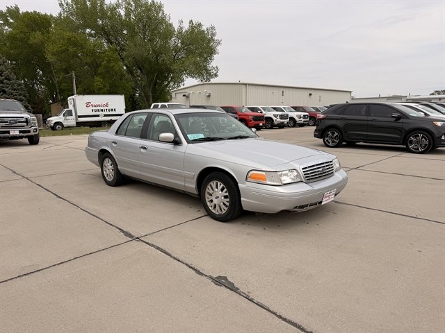 Used 2003 Ford Crown Victoria LX RWD image 1