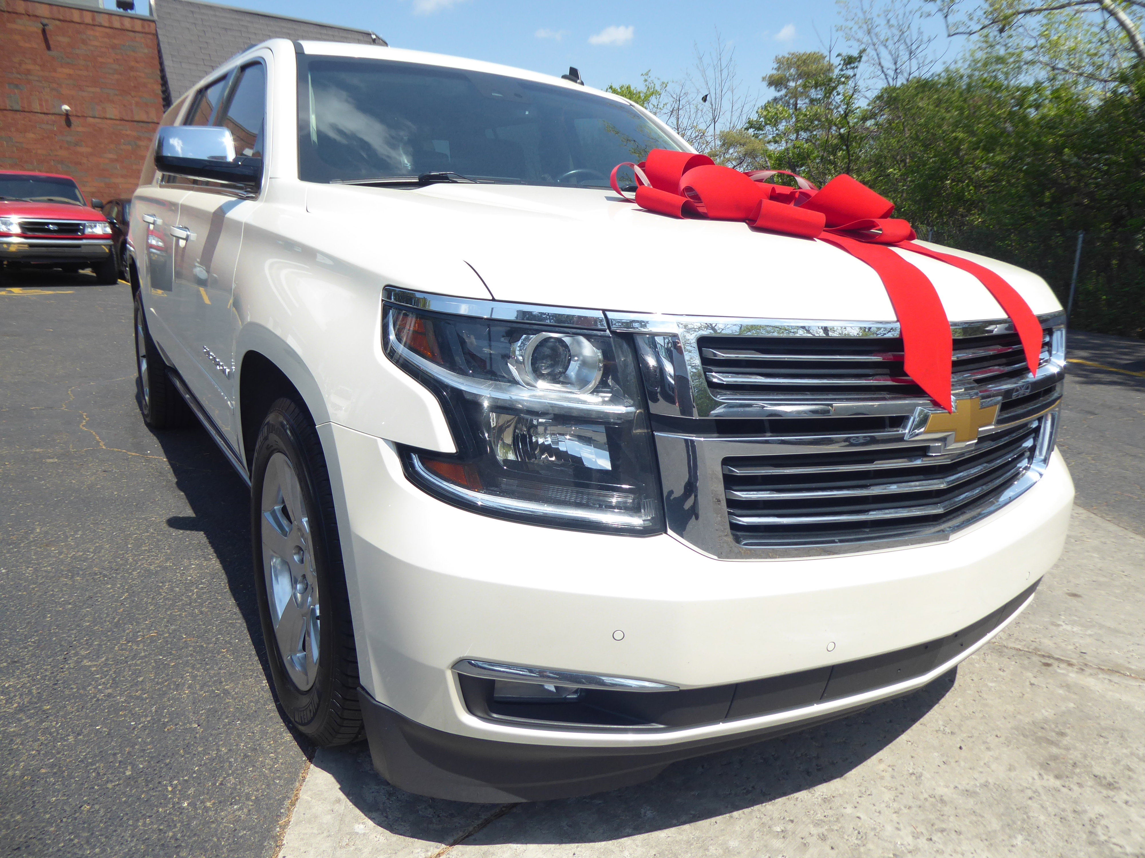 Used 2015 Chevrolet Suburban LTZ AWD/4WD image 3