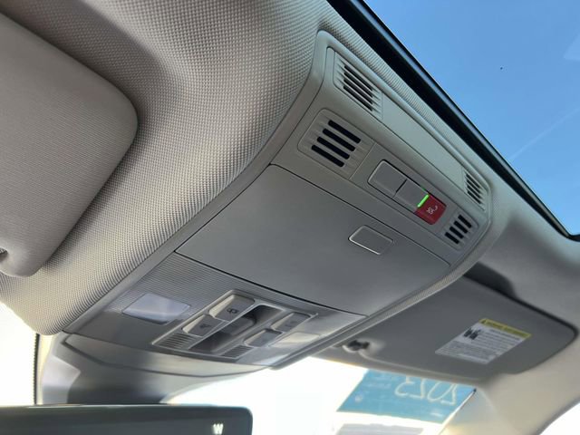 Certified 2023 Volkswagen Jetta SE w/ Panoramic Sunroof Package image 35