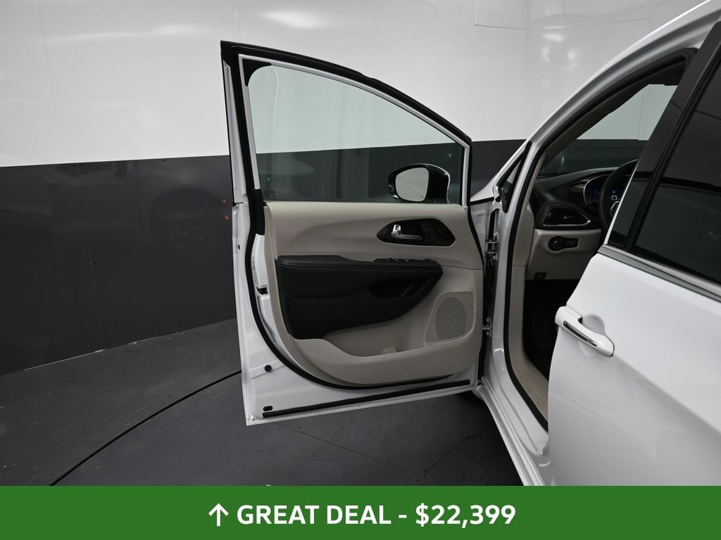 Used 2023 Chrysler Pacifica Limited FWD image 28