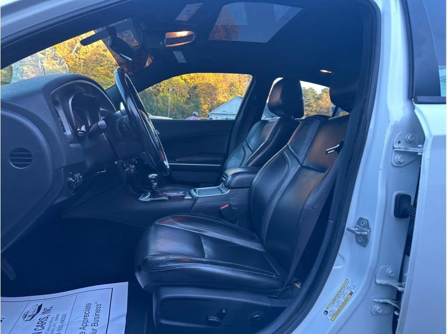 Used 2019 Dodge Charger SXT image 14