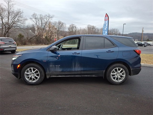 Used 2023 Chevrolet Equinox LS w/ LS Convenience Package image 4