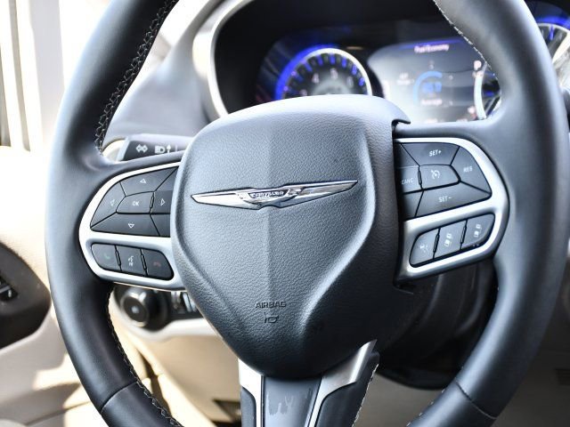 Used 2024 Chrysler Pacifica Touring-L image 20