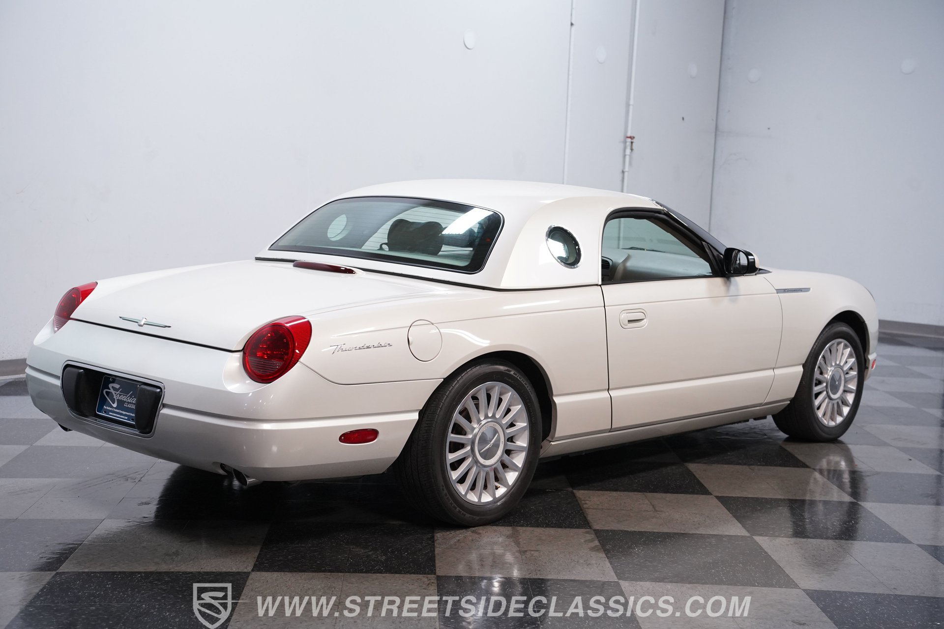 Used 2005 Ford Thunderbird 50th Anniversary RWD image 12