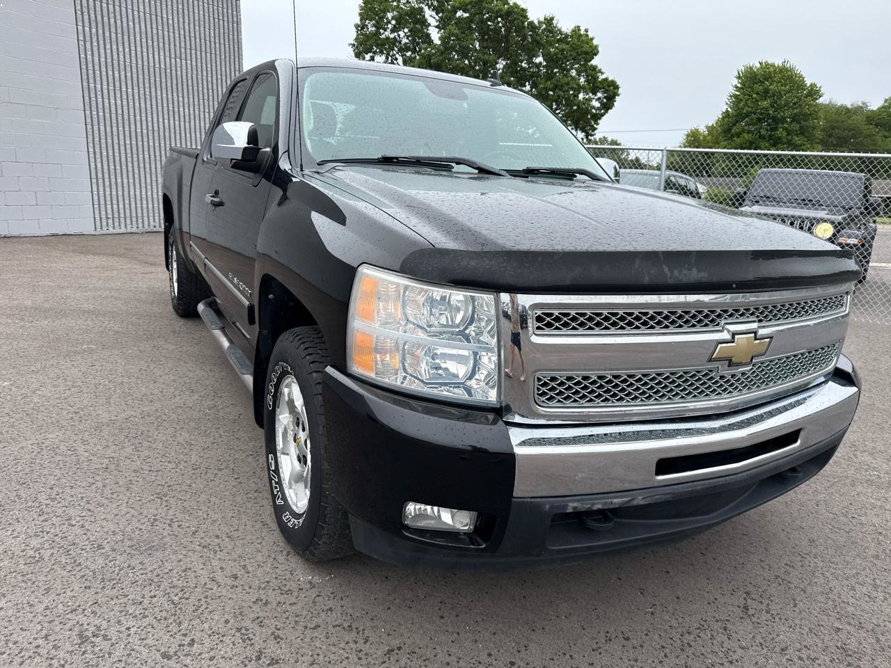 Used 2011 Chevrolet Silverado 1500 LT w/ All-Star Edition AWD/4WD image 3