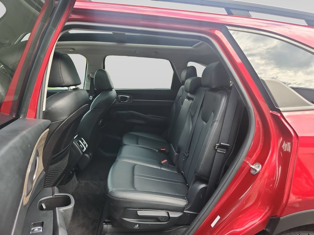 Used 2022 Kia Sorento S w/ Panoramic Sunroof Package AWD/4WD image 16