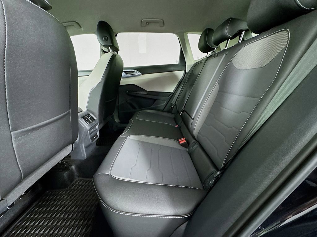 Used 2025 Volkswagen Taos SE image 30