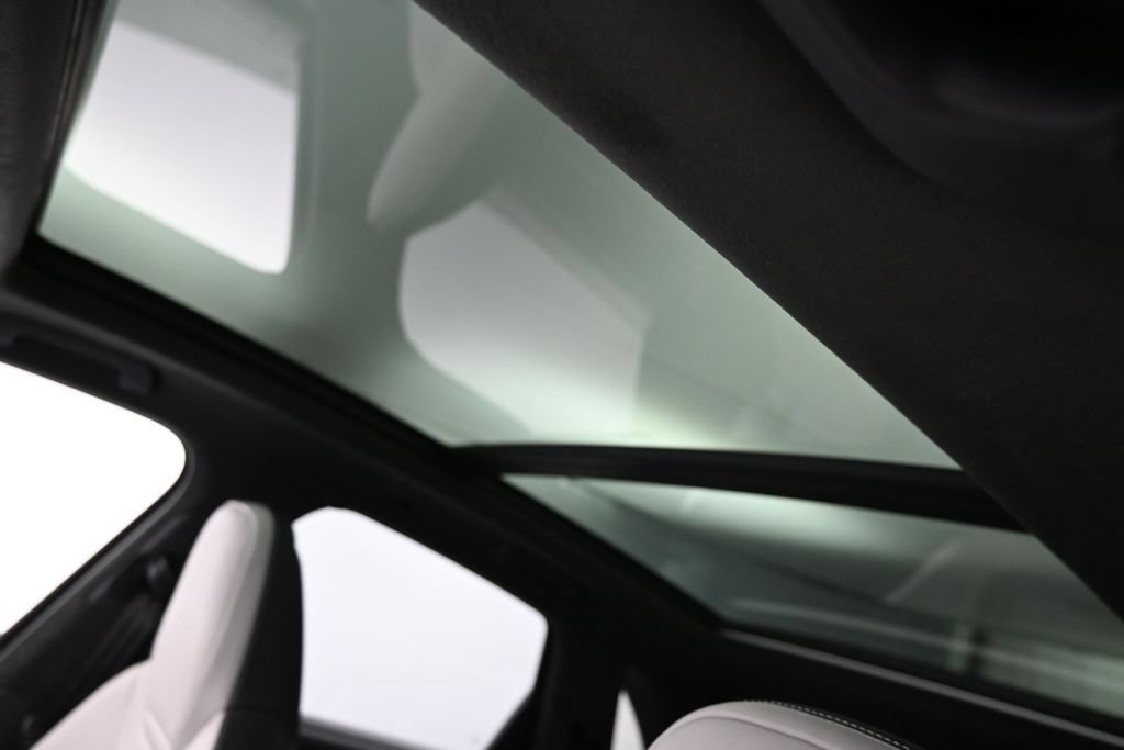 Certified 2025 Porsche Cayenne Turbo AWD/4WD image 12