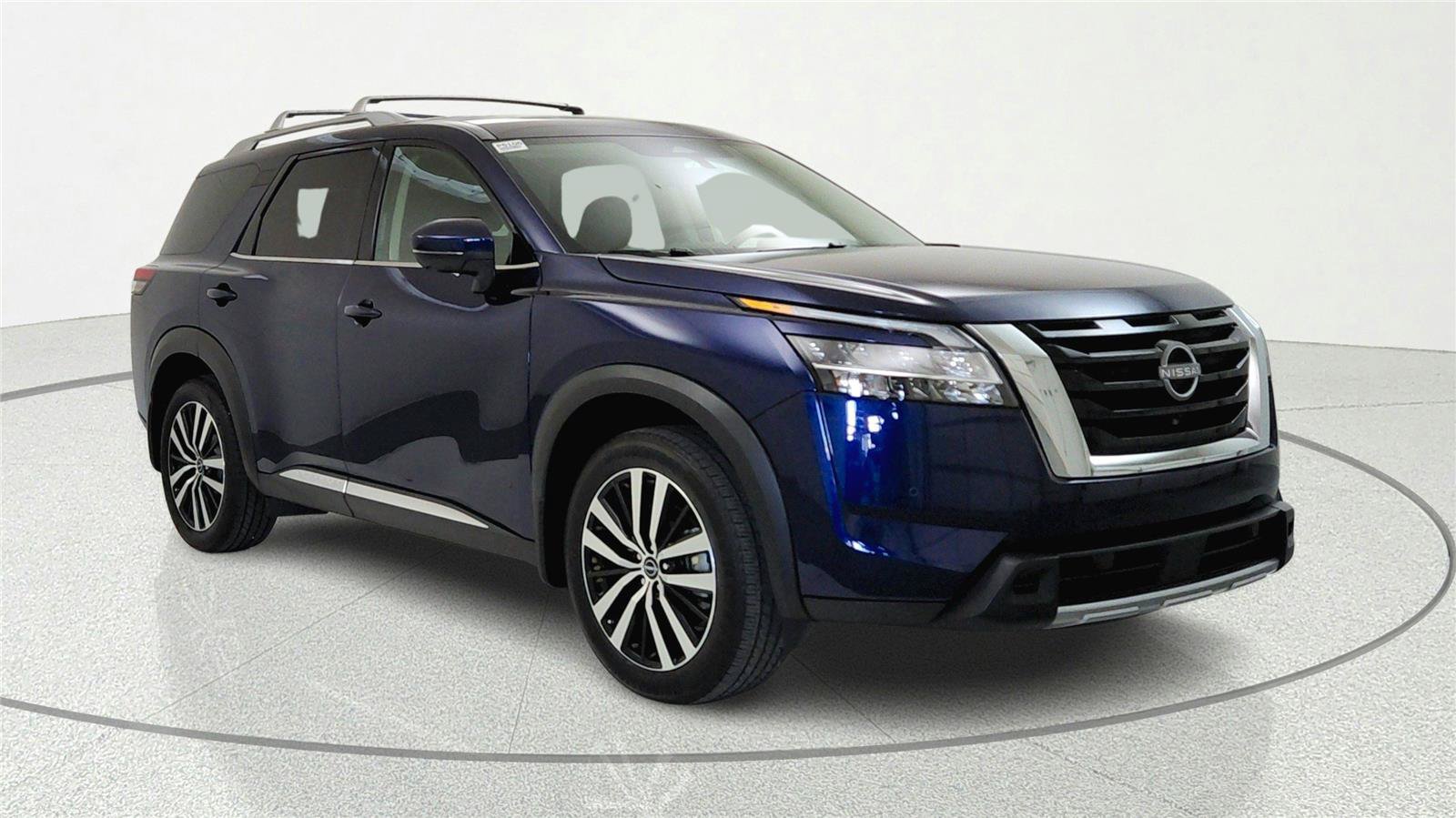 Used 2024 Nissan Pathfinder Platinum w/ Cargo Package FWD image 1