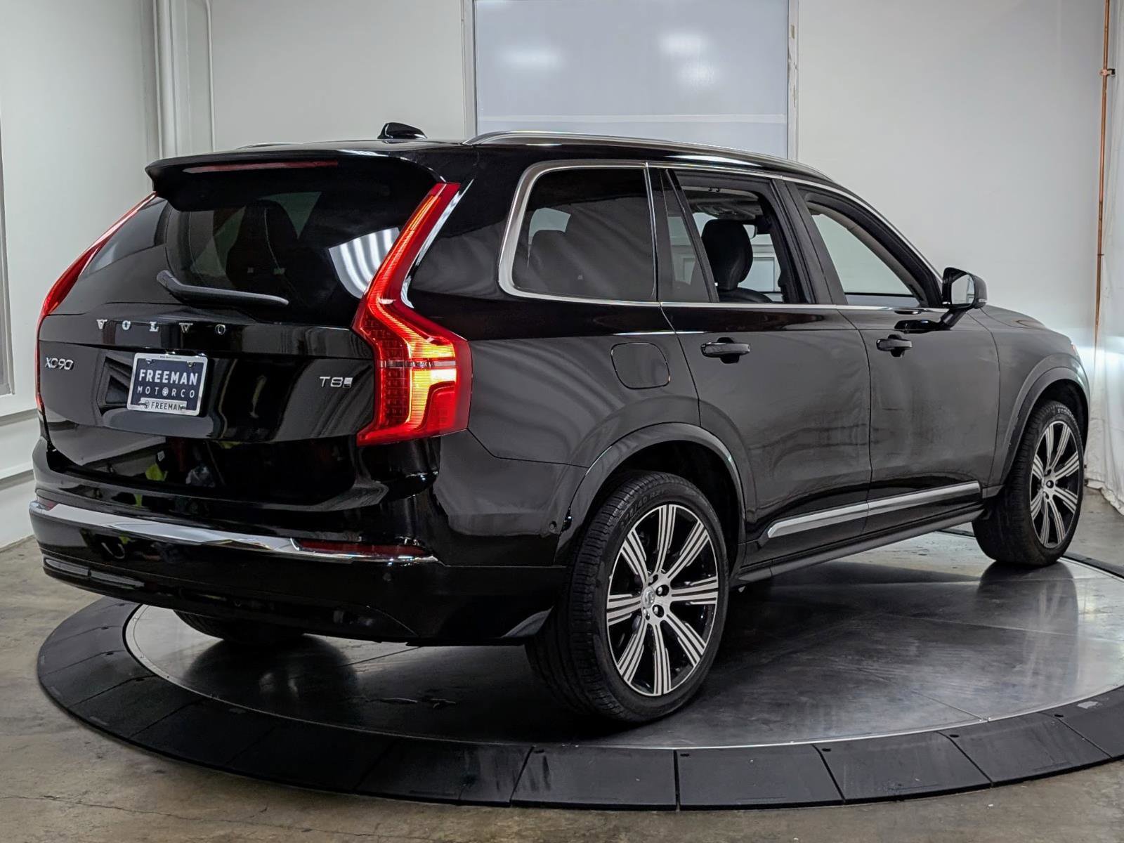 Used 2025 Volvo XC90 T8 Ultra w/ Protection Package Premier image 9