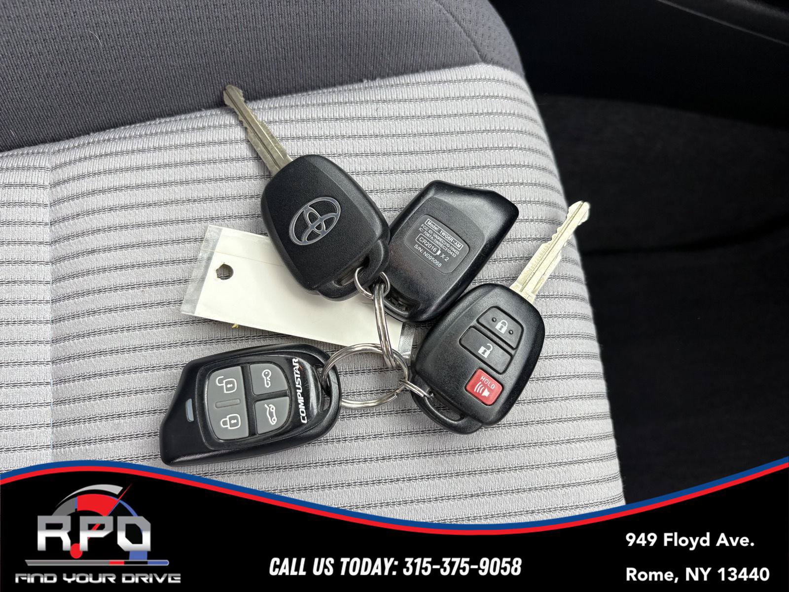 Used 2015 Toyota RAV4 XLE AWD/4WD image 32