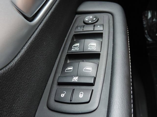 Used 2024 Chrysler Pacifica Touring FWD image 27