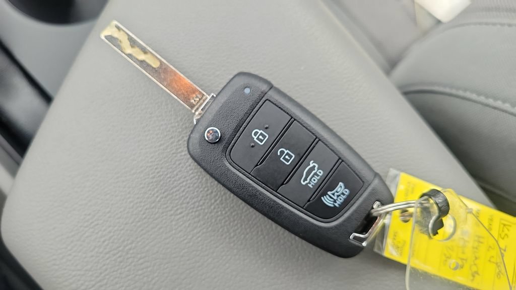 Used 2024 Hyundai Elantra SE FWD image 26