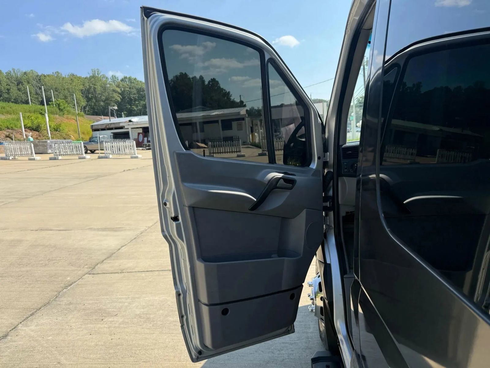 Used 2008 Freightliner Sprinter 3500 RWD image 21