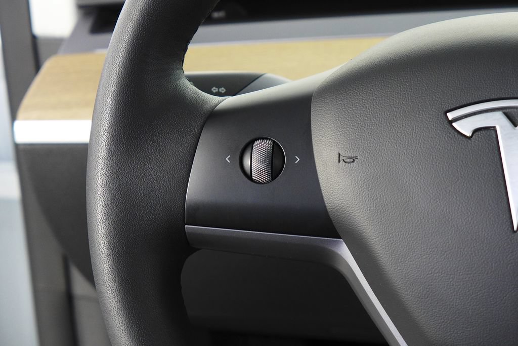 Used 2022 Tesla Model Y Performance AWD/4WD image 29
