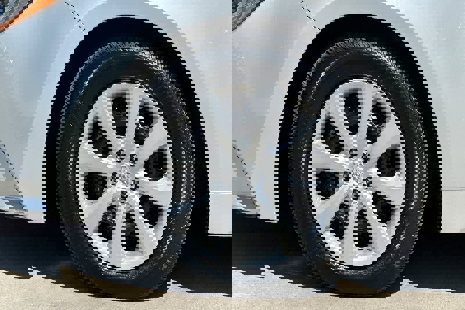 Used 2024 Toyota Corolla LE image 33