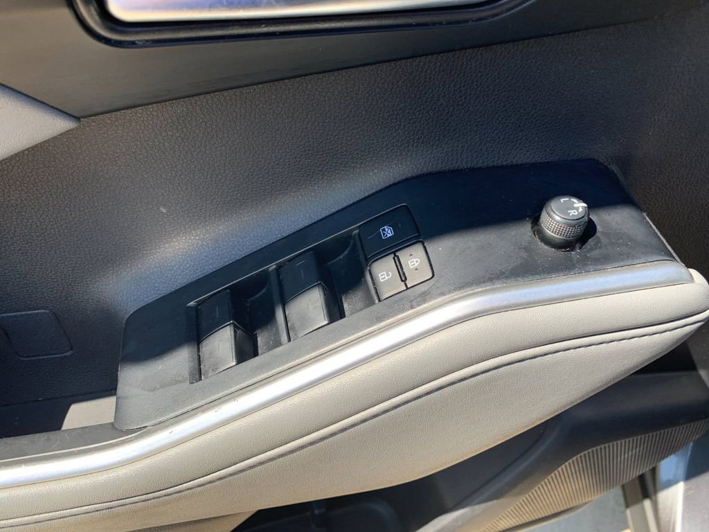 Used 2023 Toyota Highlander XLE FWD image 13