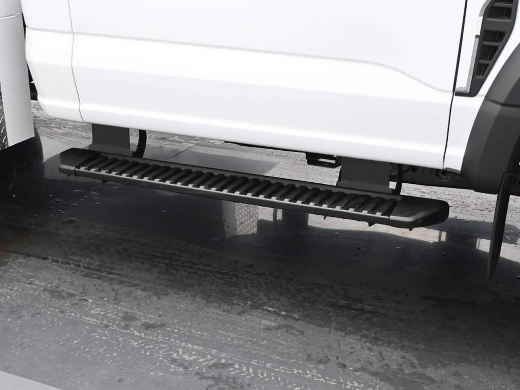 New 2025 Ford F550 4x4 Regular Cab Super Duty image 23