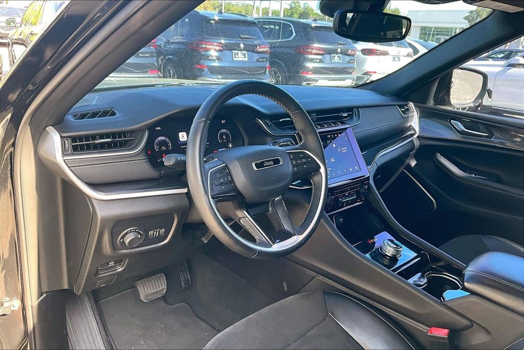 Used 2022 Jeep Grand Cherokee Altitude RWD image 14