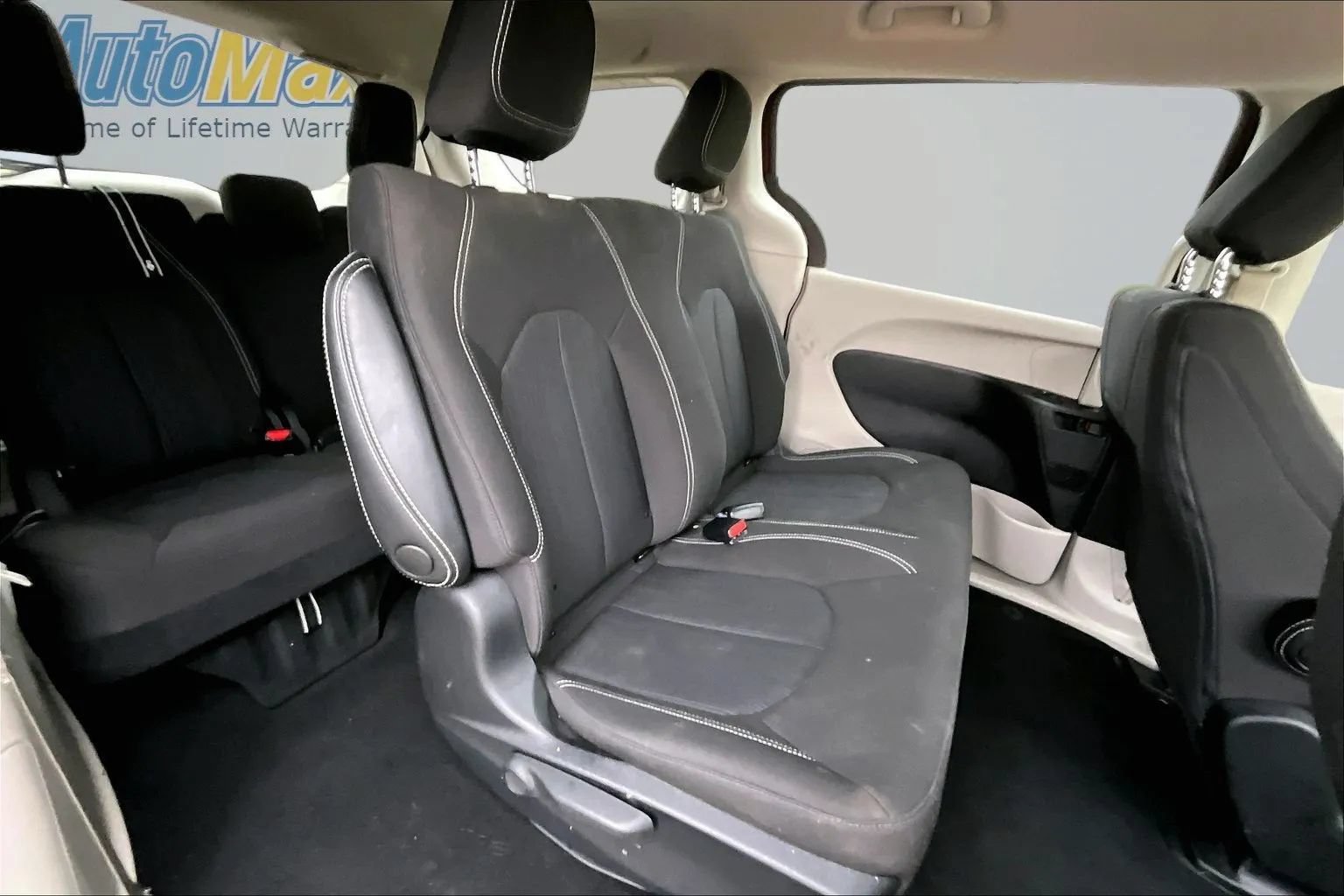 Used 2021 Chrysler Voyager L FWD image 23