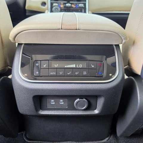 Certified 2025 Nissan Armada Platinum Reserve AWD/4WD image 22