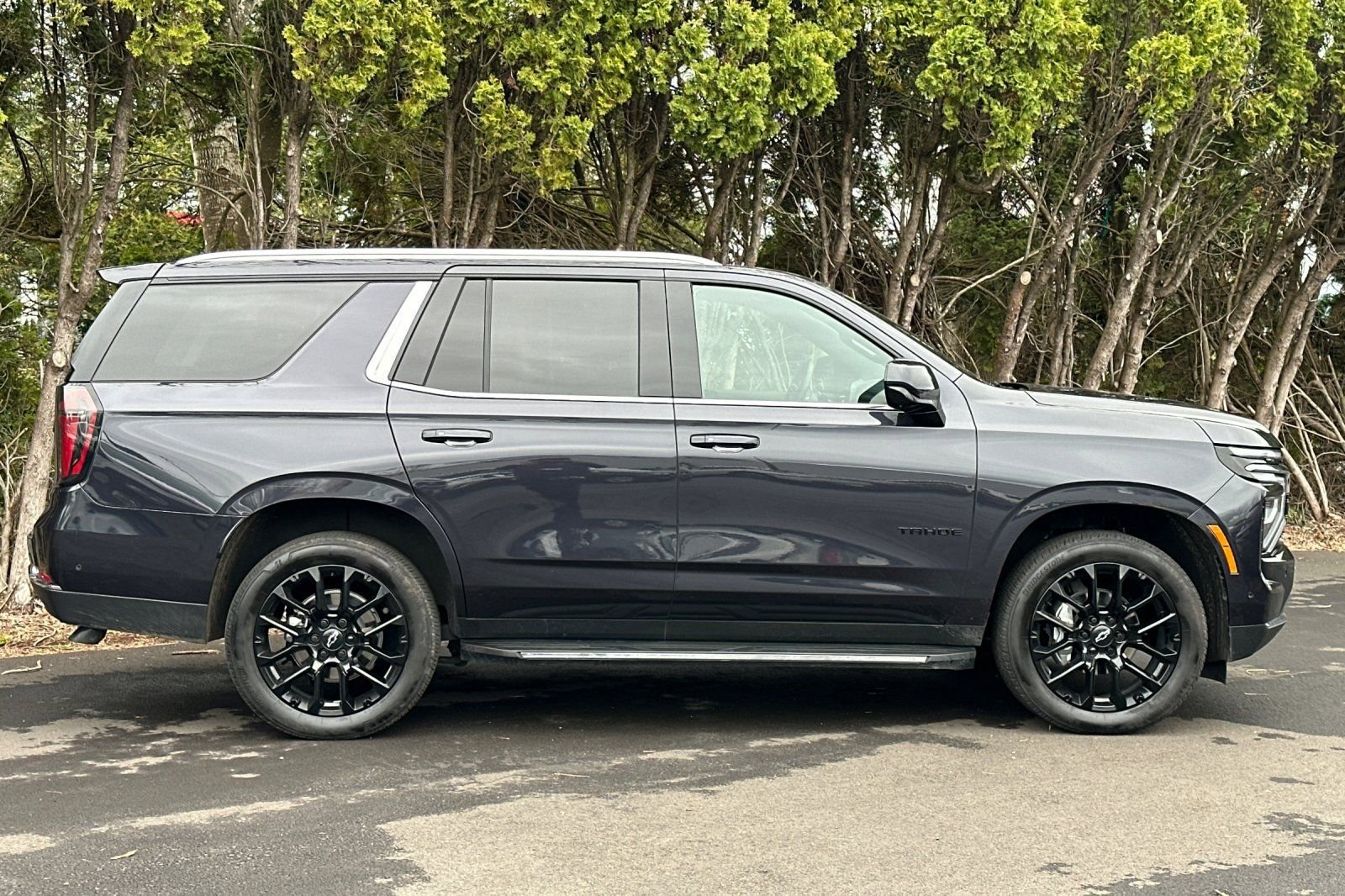 Used 2025 Chevrolet Tahoe LS image 3