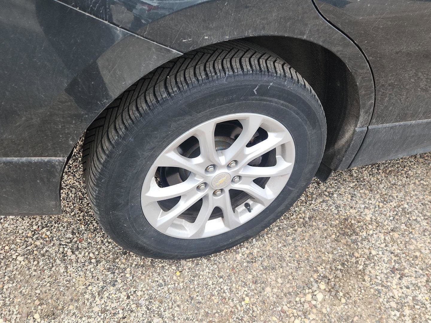 Used 2020 Chevrolet Equinox LT w/ Driver Convenience Package image 5