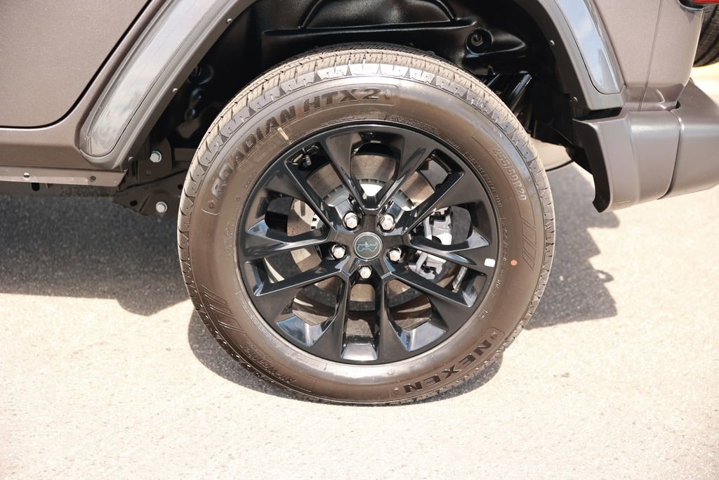 Used 2025 Jeep Wrangler Unlimited Sahara w/ Safety Group AWD/4WD image 10