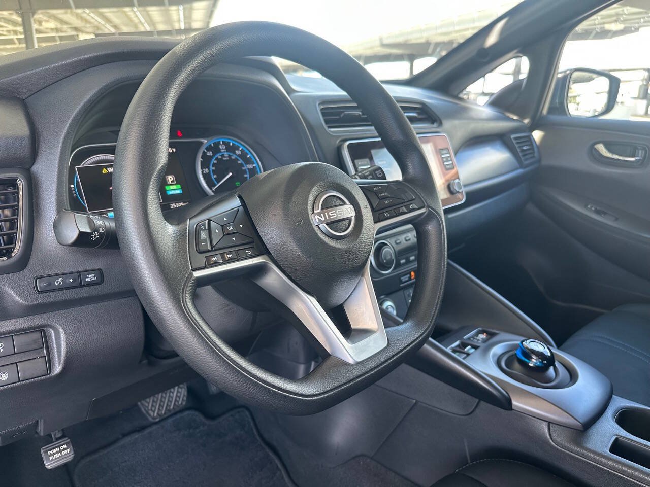 Used 2025 Nissan Leaf S FWD image 12