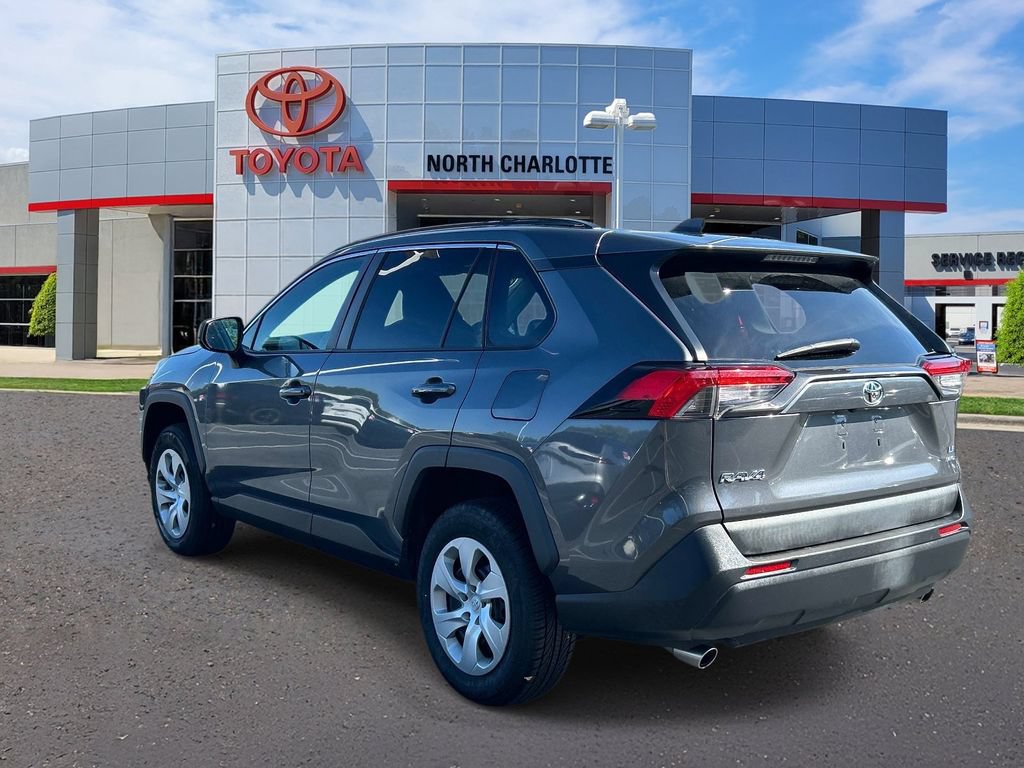 Used 2021 Toyota RAV4 LE AWD/4WD image 4