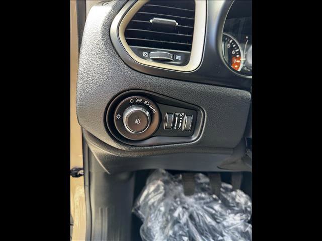 Used 2016 Jeep Renegade Latitude w/ Cold Weather Group image 21