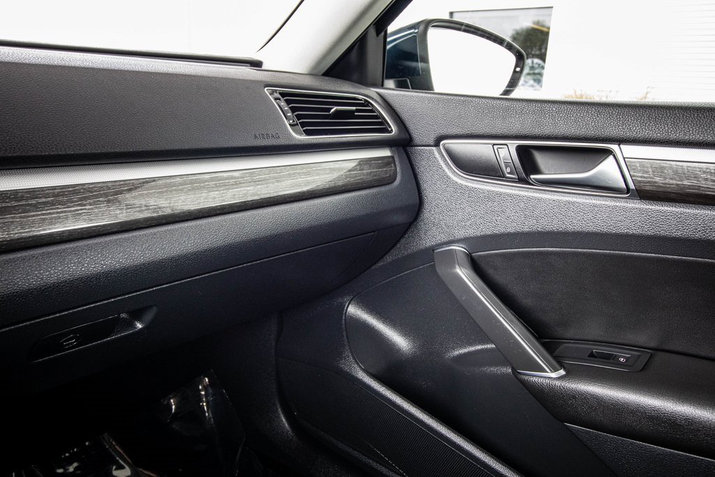 Used 2018 Volkswagen Passat 2.0T SE image 42