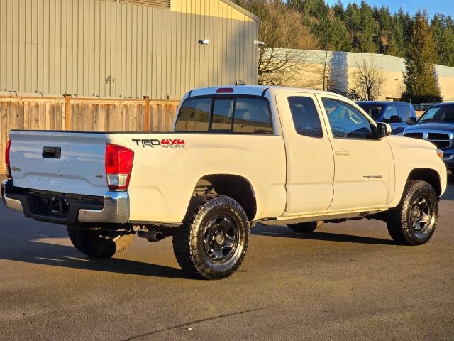 Used 2016 Toyota Tacoma SR5 AWD/4WD image 7
