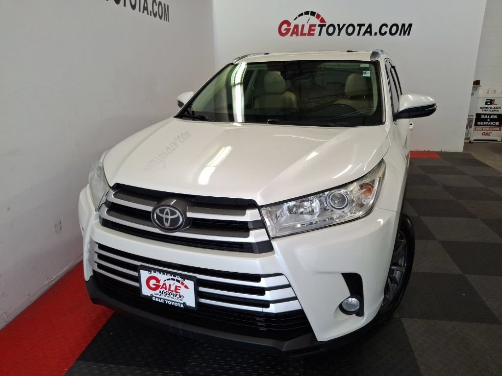 Used 2018 Toyota Highlander XLE w/ Protection Package #3 AWD/4WD image 3