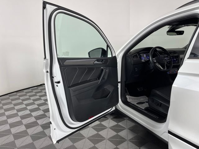Used 2023 Volkswagen Tiguan SE R-Line FWD image 18