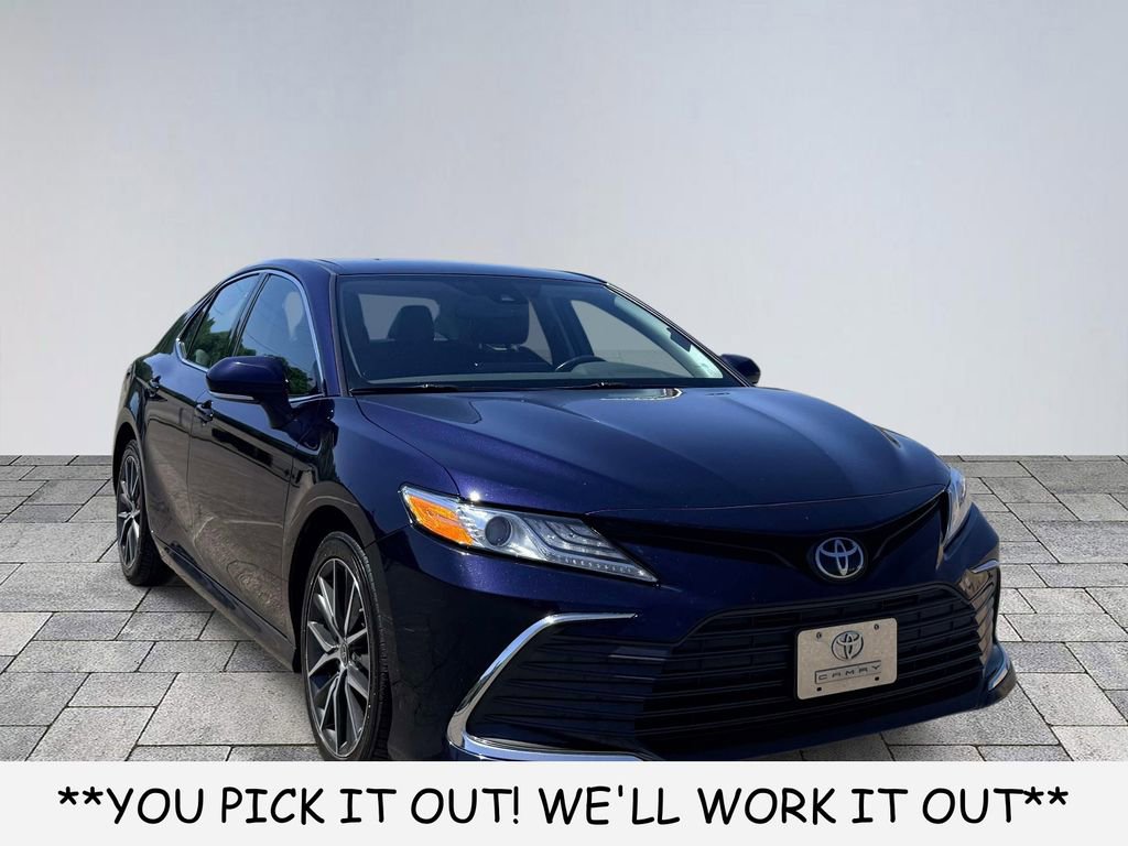 Used 2022 Toyota Camry XLE FWD image 1