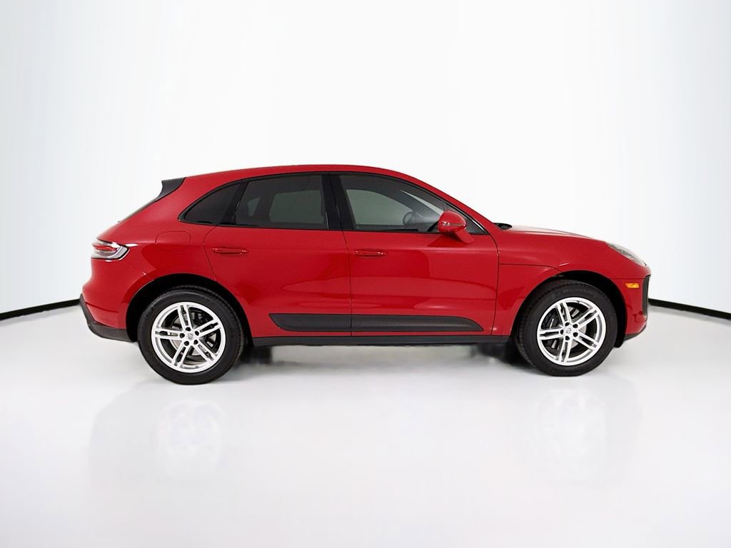Certified 2025 Porsche Macan AWD/4WD image 8