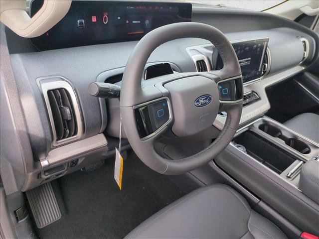 New 2026 Ford Expedition Active image 3