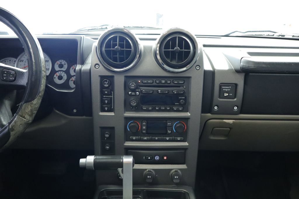 Used 2004 HUMMER H2 w/ Preferred Equipment Group AWD/4WD image 23