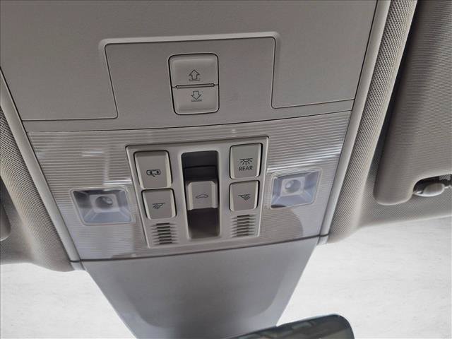 Used 2022 Volkswagen Atlas SEL R-Line AWD/4WD image 16