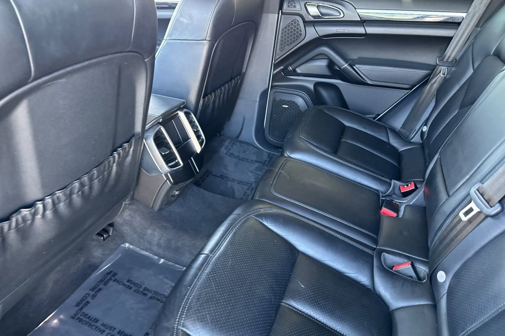 Used 2018 Porsche Cayenne Platinum Edition AWD/4WD image 11