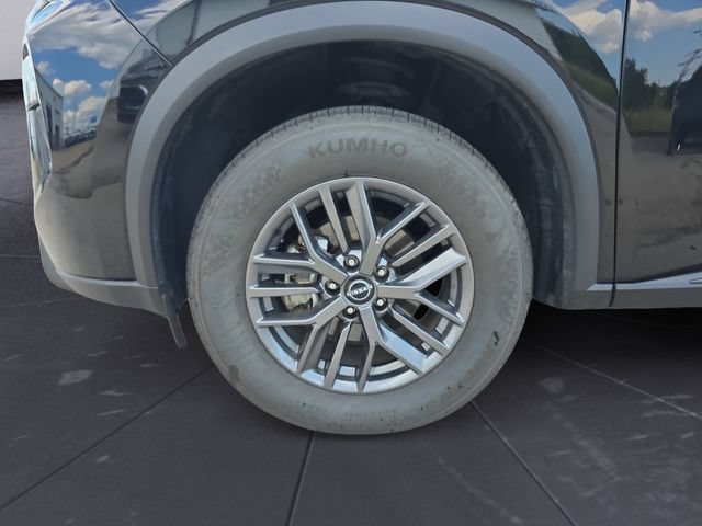 Used 2025 Nissan Rogue S AWD/4WD image 14