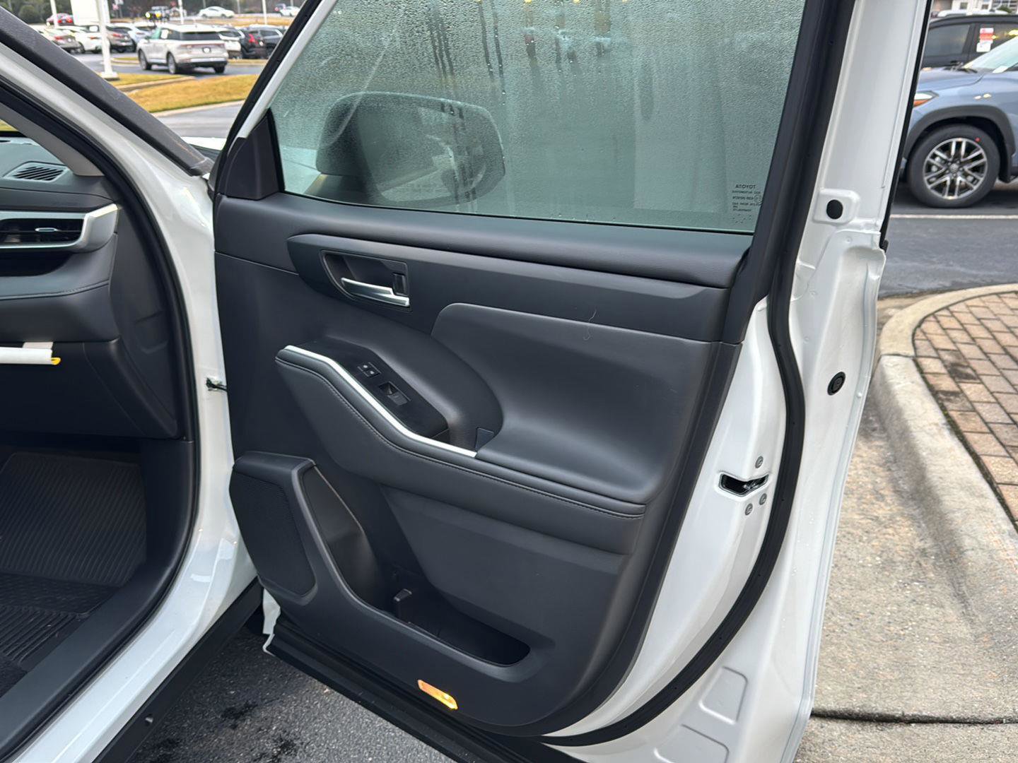 New 2026 Toyota Highlander XLE image 12