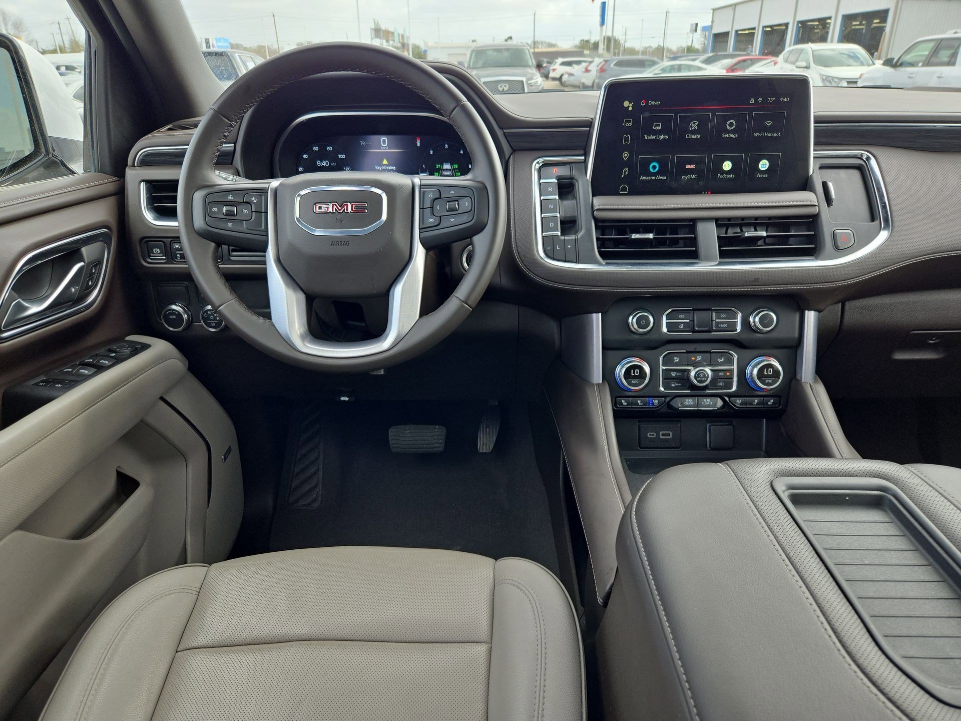 Used 2024 GMC Yukon XL SLT image 30