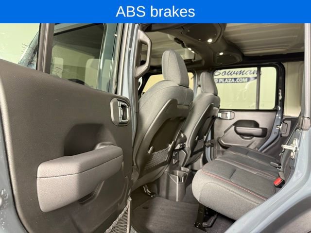 Used 2025 Jeep Wrangler Unlimited Rubicon image 14