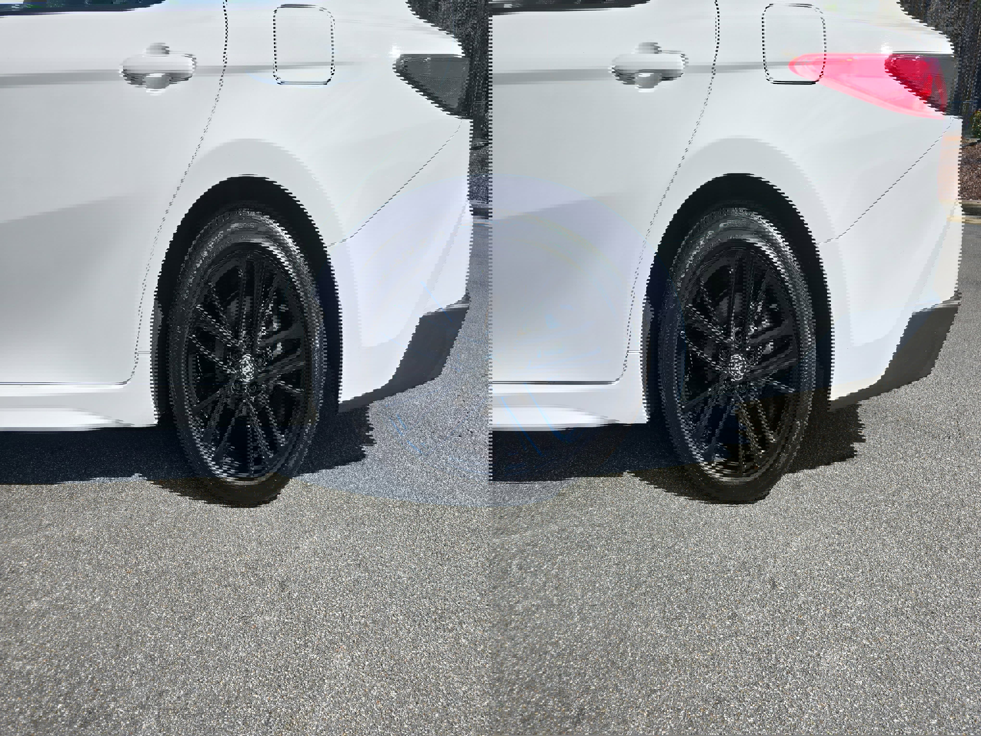 Used 2025 Toyota Camry SE w/ Convenience Package image 33